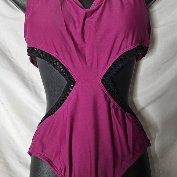 Cupshe Magenta and Black One Piece Swimsuit - Picture 1 of 3